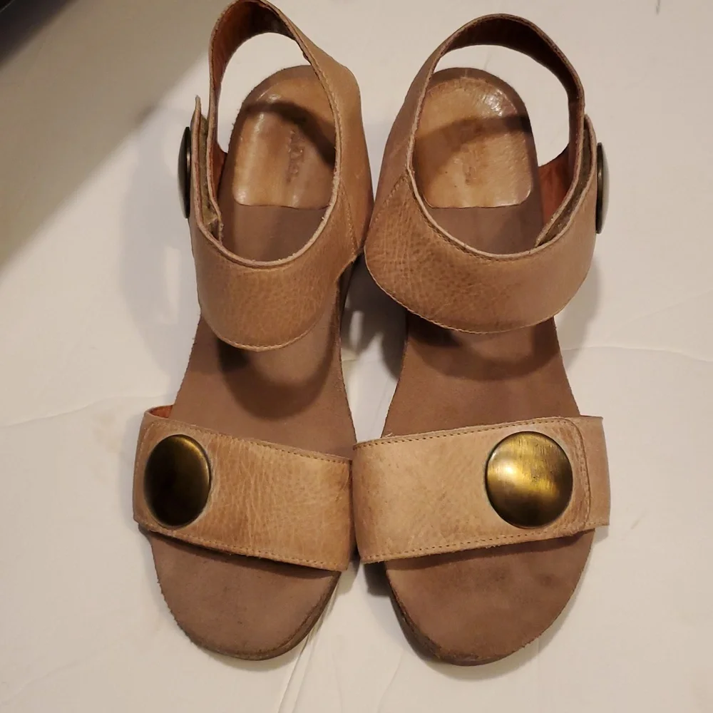 Taos Tan Carousel 3 Wedge Sandals Size 5/5.5 - Picture 2 of 10
